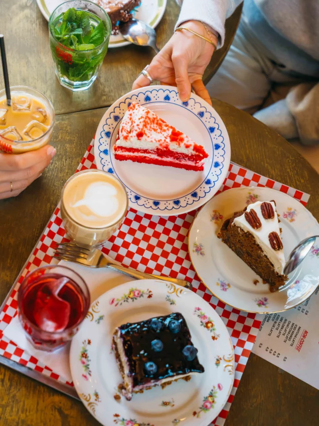 Good drinks, good pastries and the day is already perfect ✨